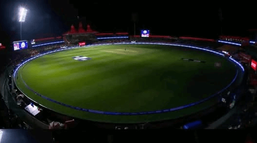আইপিএলে হঠাৎ নিভে গেল আলো!