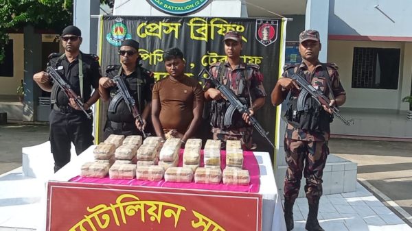টেকনাফে র‍্যাব-বিজিবির অভিযানে ৩ লাখ ৪০ হাজার ইয়াবা উদ্ধার